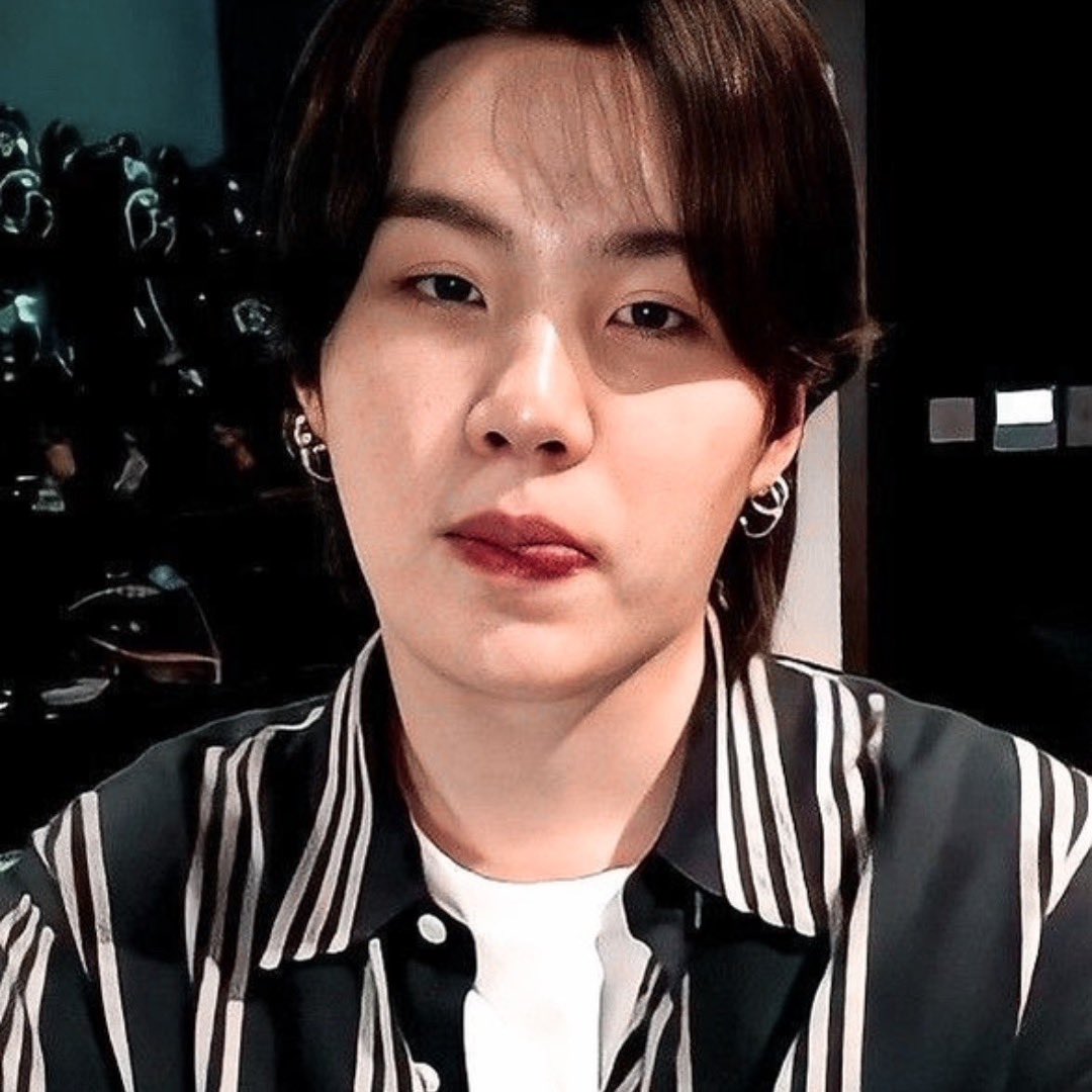 knifebId's tweet image. interaction call. like this tweet and i’ll send you a dm, i need friends.