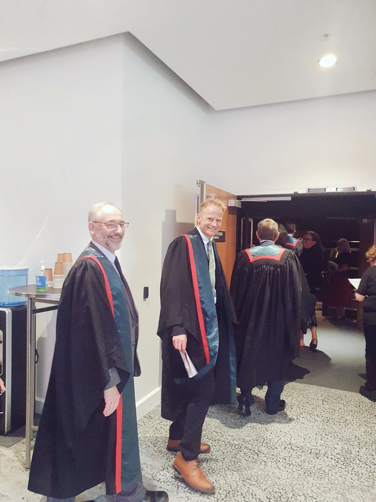 EvePropper's tweet photo. Throw back Friday! Missing the buzz of #PathUpdate2022 @PathologyRCPA @ICCSyd. This π· sparks joy @holmesdownunder & @ProfRScolyerMIA about to receive their #Awards! @NSWHPathology @NSWHealth @MelanomaAus @_vifm https://t.co/1xV5HH4861