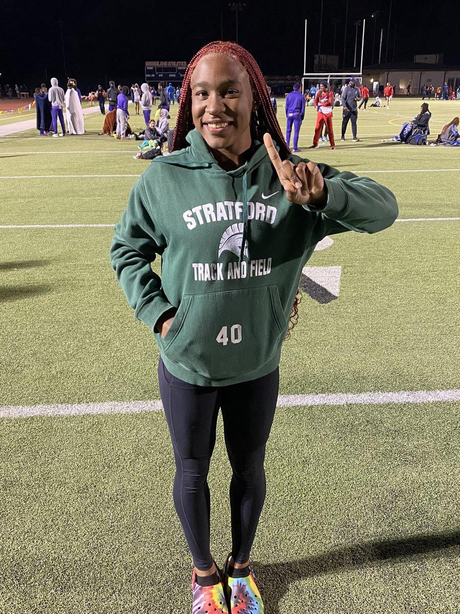 ** SCHOOL RECORD ALERT **
<a href="/DayeabasiAkpan/">Daye-Abasi Akpan (Sarah)</a> just set the Stratford school record in the 100m with a 🔥🔥🔥 time of 11.74 at the Bridgeland Relays. 👀