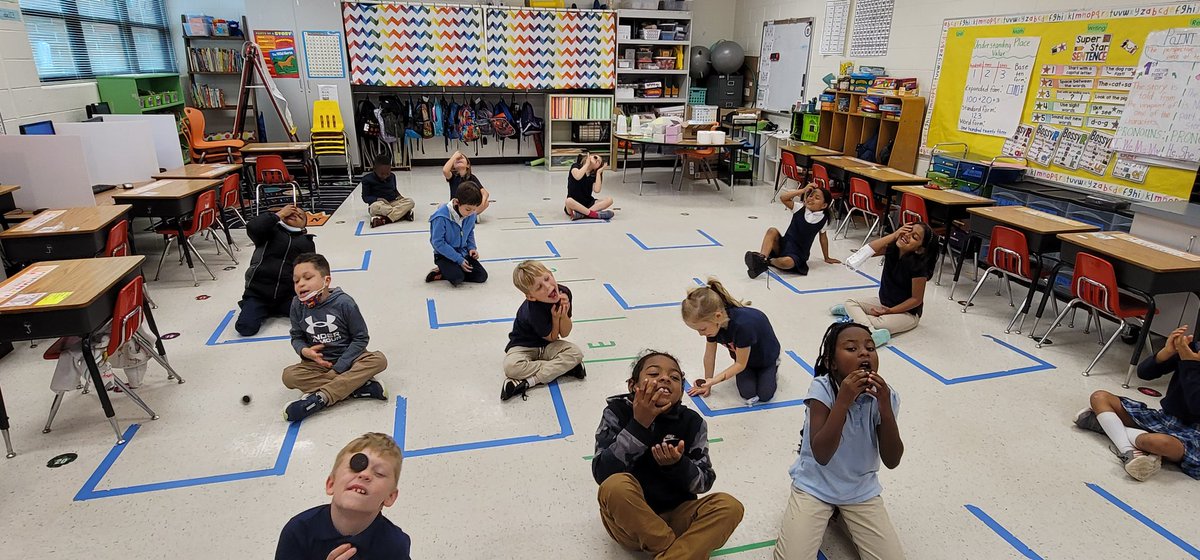 Our March Minute to Win It PBIS Party was a hit today! Students had a great time playing different Minute to Win It games. My favorite challenge of the day was definitely the Oreo challenge 😁🐯💙 #MinuteToWinIt #SpaldingStrong @principalSDE <a href="/SDC_AP/">Janet Walker</a> <a href="/sde_mscohen/">Tanner Cohen</a>