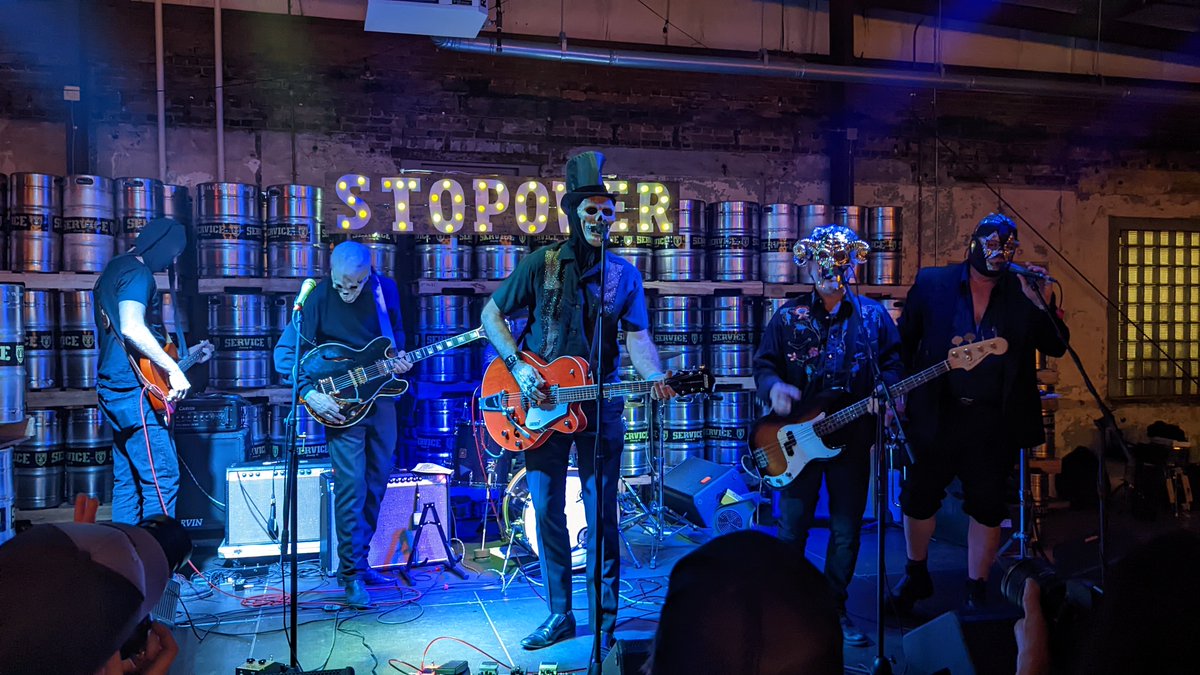 SavStopover's tweet photo. Still time to join our kickoff event at @ServiceBrewing! Donna Savage on stage now. Superhorse still to come! Your two day Stopover pass gets you in! #happystopover https://t.co/635noFqcNj