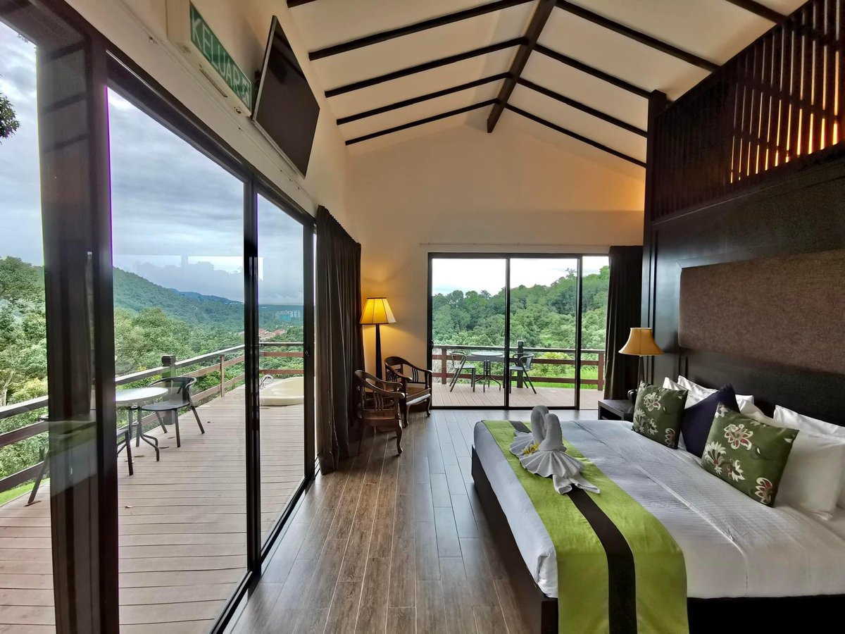 Jomkitamy's tweet photo. Airbnb atas bukit di Penang yang sangat chill! 😍 #Jomkita 
.
Lokasi 📍: Karuna Hill, Pulau Pinang
.
Kredit : Facebook (karunahill) https://t.co/AIv7F7ltOM