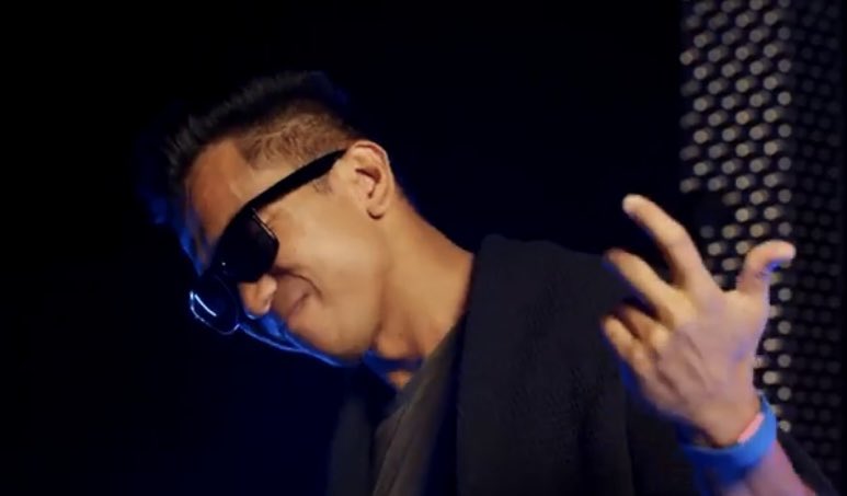 BBC Click featured <a href="/Mictic_Move/">Mictic</a> this week! Thanks <a href="/OmarMehtab/">Omar Mehtab</a> &amp; <a href="/Osman_Iqbal_BBC/">Osman Iqbal</a> Now on to Texas to win #SXSW22  Pitch m.youtube.com/watch?v=uHxtdu…