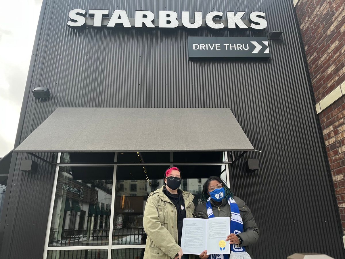 MplsWard2's tweet photo. Earlier today I brought resolutions to City Council supporting the workers w/ @MFT59 and @SBWorkersUnited  taking labor action.

Both passed unanimously, and I was proud to deliver them to workers, both striking educators in the streets and Starbucks workers at their store. https://t.co/9EdwuqEJUp