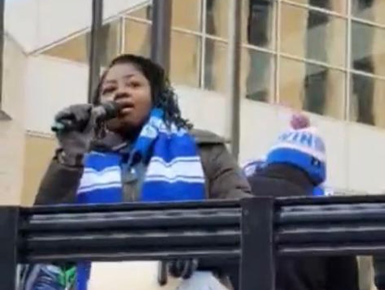 MplsWard2's tweet photo. Earlier today I brought resolutions to City Council supporting the workers w/ @MFT59 and @SBWorkersUnited  taking labor action.

Both passed unanimously, and I was proud to deliver them to workers, both striking educators in the streets and Starbucks workers at their store. https://t.co/9EdwuqEJUp