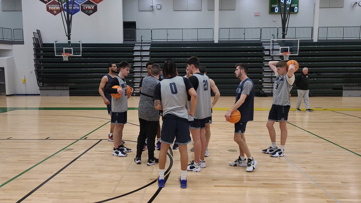 Quick practice in Sioux Falls ahead of NCAA Tournament. Appreciate the hospitality from <a href="/SFJeffersonHS/">Sioux Falls Jefferson High School</a>! 

<a href="/UCOMBB/">UCO Men's Basketball</a> x #RollChos