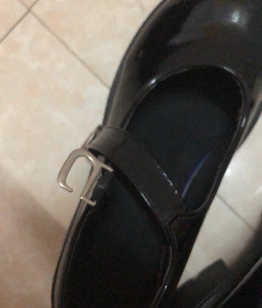 圆梦原味 on Twitter: 同好的lo娘同学，套路成功。 原味 恋足 丝袜 运动鞋 高跟鞋 棉袜 套路 扫楼 打胶 ...