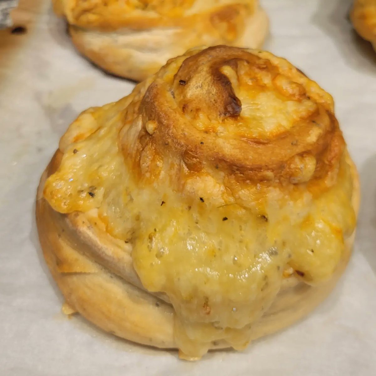 BbBroomfield's tweet photo. Next on the list of #ExtraordinaryBread is this batch of mini Gruyère-Stuffed Crusty Loaves!

The dough is flavored with Italian pizza spices, and we added Swiss in addition to Gruyère in ours!

Thanks @kingarthurflour for the recipe and bake series! https://t.co/yBVt55UJeA