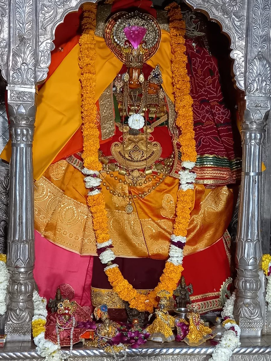 DarshanRekha_'s tweet photo. आज के अलौकिक दर्शन: जय लक्ष्मीनाथ जी,
फतेहपुर शेखावाटी, सीकर https://t.co/jcFNKLJuTS