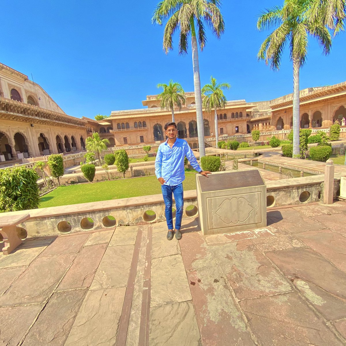 RatheeSubhanshu's tweet photo. #NewProfilePic https://t.co/6zE2F2LEMe