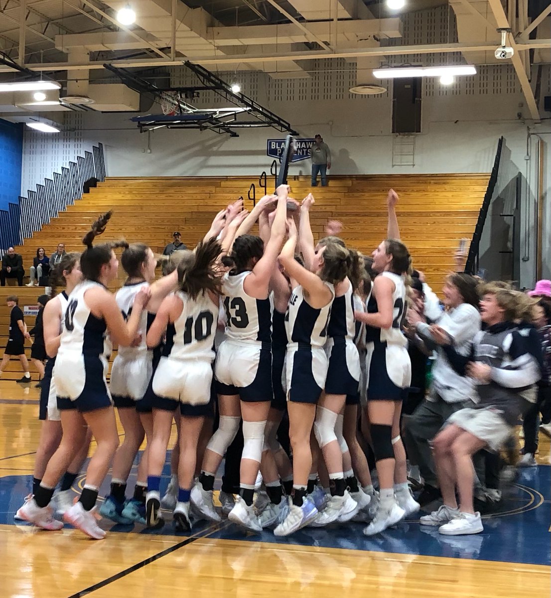 marysvillehoops's tweet photo. Regional champs baby!!!  First in school history!!  Go Vikings!!! https://t.co/uLDBe8s0hI