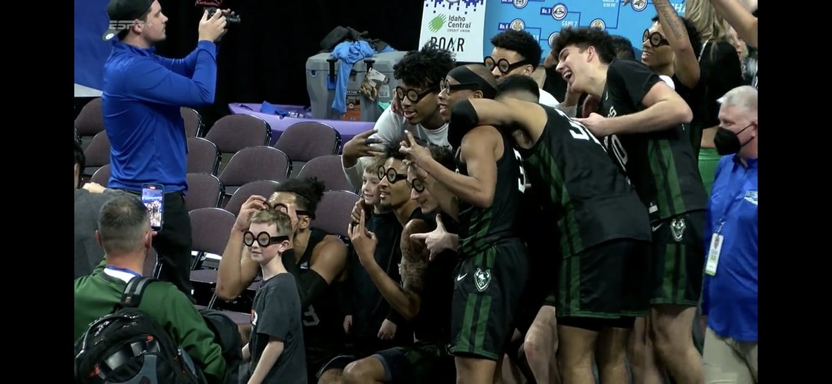 mid_madness's tweet photo. THIS. IS. MARCH.

#7 Portland State upsets #2 Southern Utah, 77-65. 

The Thunderbirds were 3-25 from three. https://t.co/n5uU8BrF2o