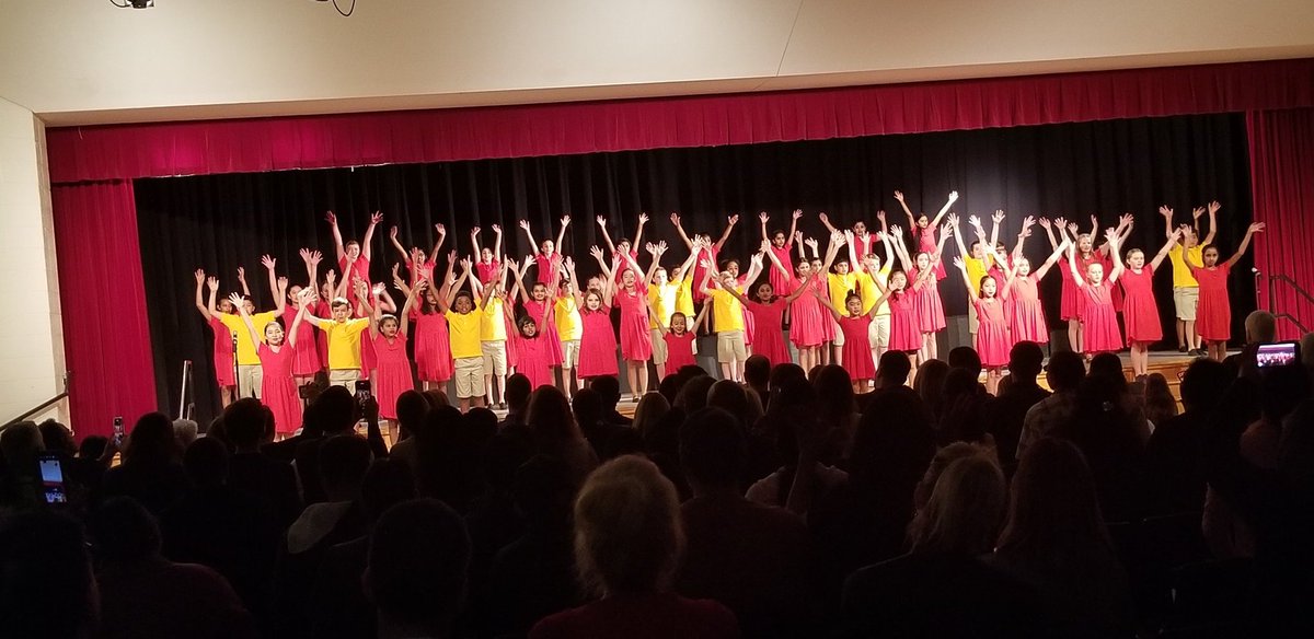 CrissyWade's tweet photo. So proud of these kids! They performed four shows in two days! Broadway Cabaret was a huge hit! @CreekViewElem @Cvesmusical @chrishemerson @kweger86 https://t.co/I81Zlixd0u