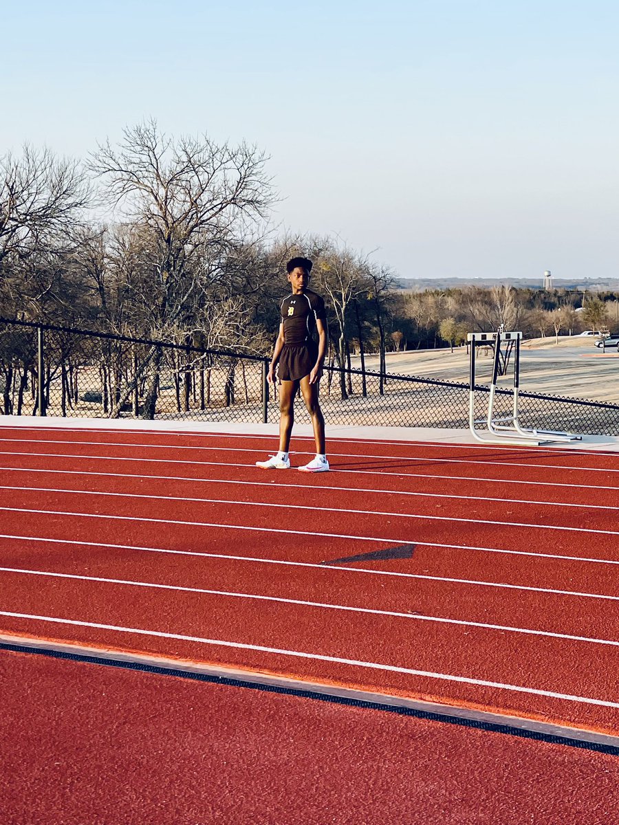 KadenDSanders's tweet photo. A New Beginning 🤫
🐝⚡️
#Denison #DenisonTrack @CoachWilson__ https://t.co/AGSIUi7H0U