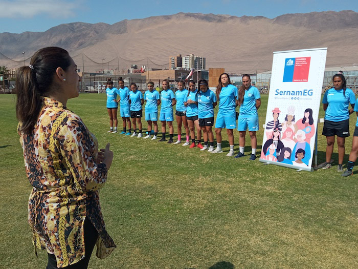 ElLongino's tweet photo. Jugadoras de Deportes Iquique recibieron reconocimiento por ser ejemplos de superación y de empoderamiento en la región https://t.co/u4McaMS8lc https://t.co/ACE3ysFdN5