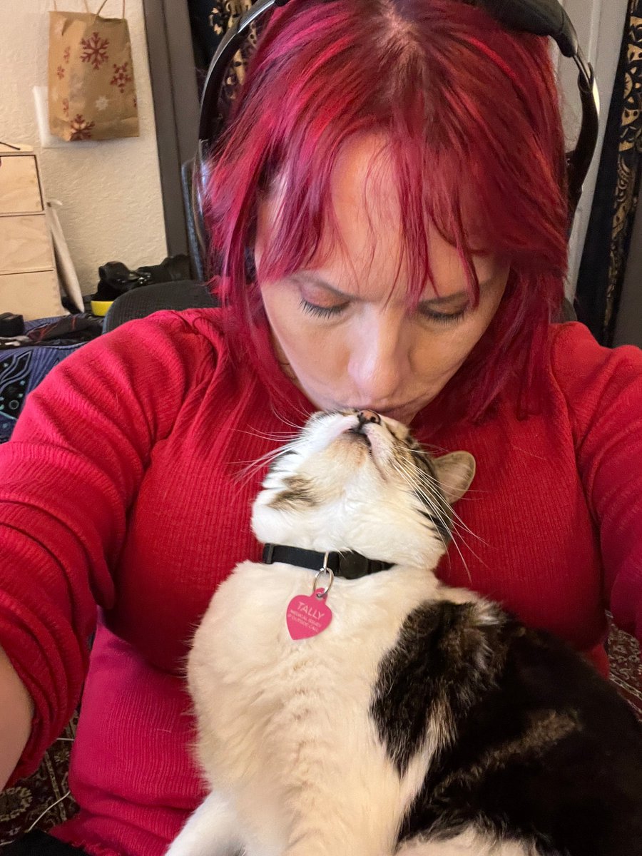 agirlushouldknw's tweet photo. 3/01/22
(60) of 365 Project. Someone decided when I was taking a selfie that she needed my attention. The first no judgment pic in a while. #tally #project365 #day60 #oneeyedcat #pirateprincess #hercubicle #nojudgment #trans #transgender #selfiewithcat #disasterunicorn https://t.co/txZQ2F0Xhe