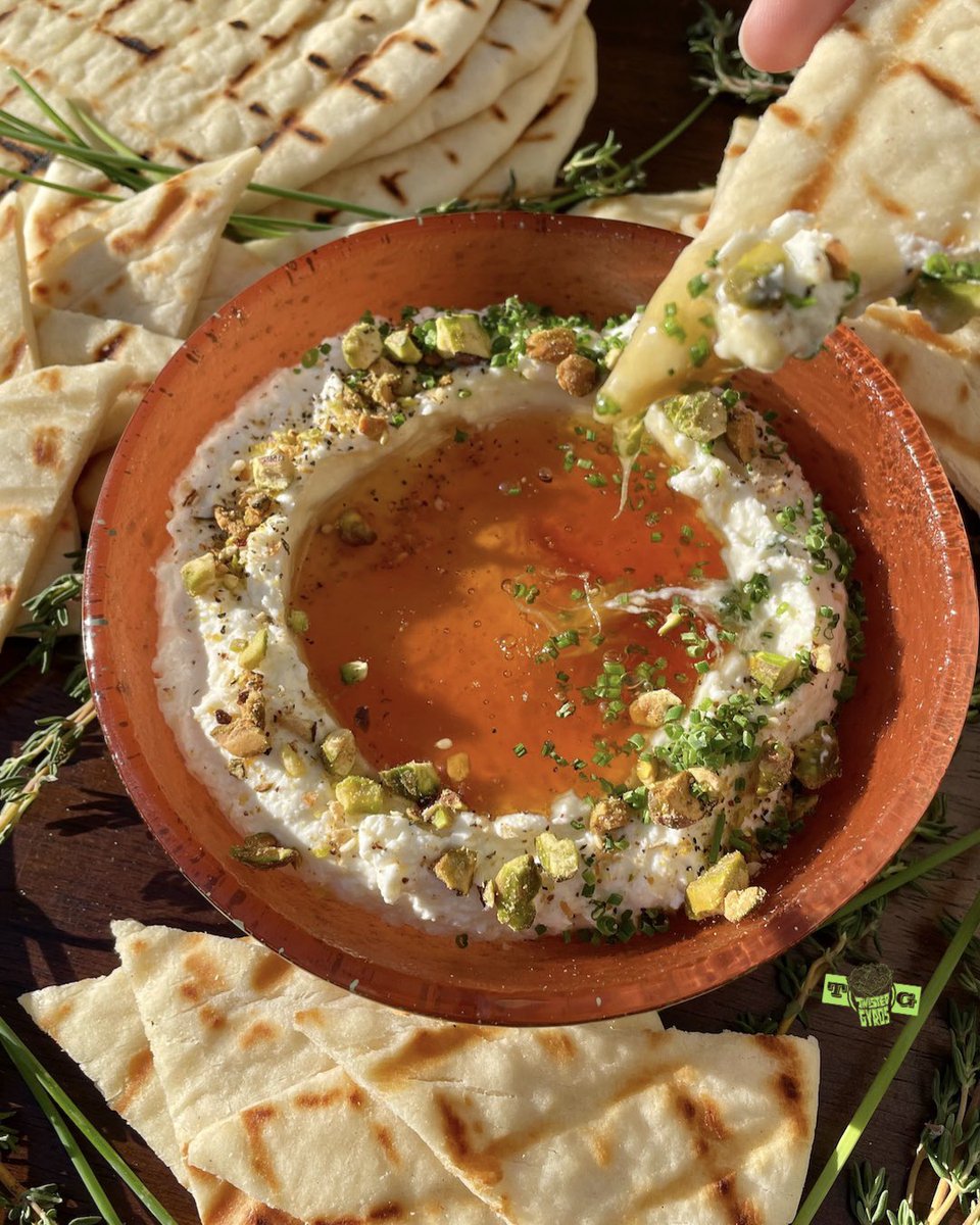 Whipped Feta…with toasted pistachios, wildflower honey, house made za’atar, and chives? With grilled pita bread on the side to dip until your hearts content? Yes, that one ☺️ 
Calling all whipped feta lovers to @snackfestpdx this coming weekend Fri 3/11 (5/10) &amp; Sat 3/12 (12-10)