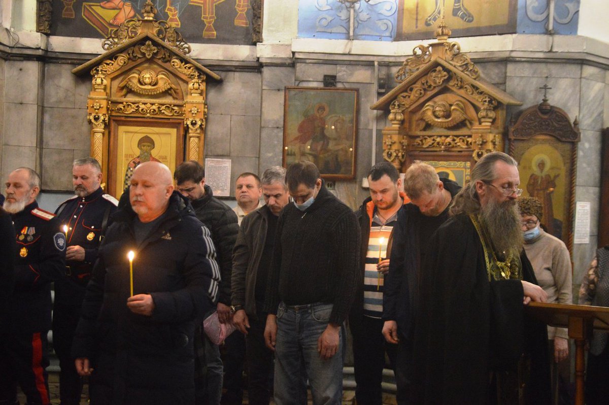 #новости_ВВКО

В Свято-Вознесенском соборе города Набережные Челны Республики Татарстан состоялся молебен о установлении мира на Украине, в котором приняли участие казаки Боровецкого хутора Волжского казачьего войска.

Казаки во главе с духовниками… t2p.pw/GcLj0z3gnH