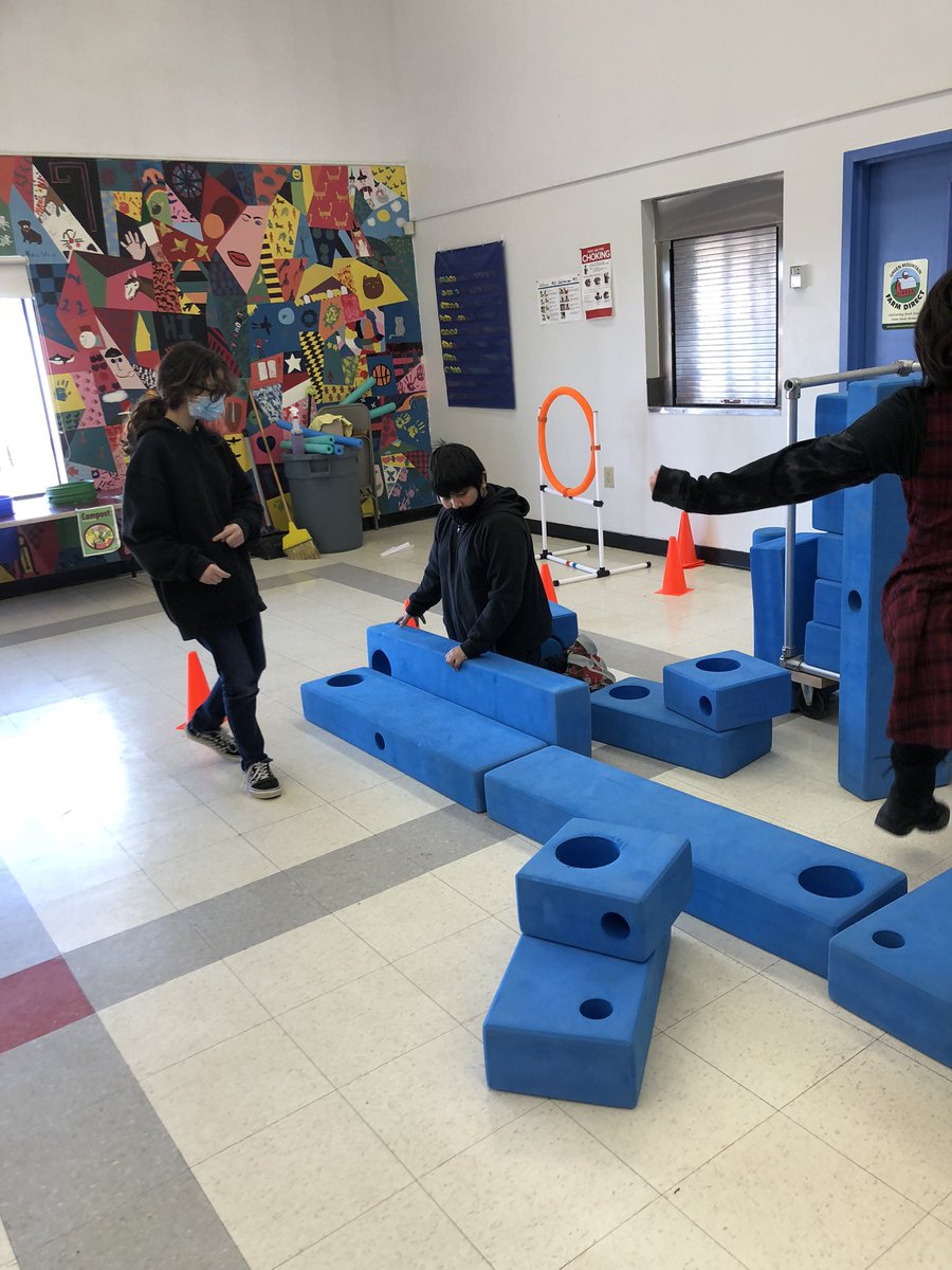 Readwritevt's tweet photo. The traveling ECHO STEM Festival came to Highgate today! There was a buzz of excitement as students participated in hands-on learning at different stations. @MissisquoiSD @HighgateHawks @SwantonSchool @ECHOvt @VTEducation https://t.co/5qc5fEGGLp