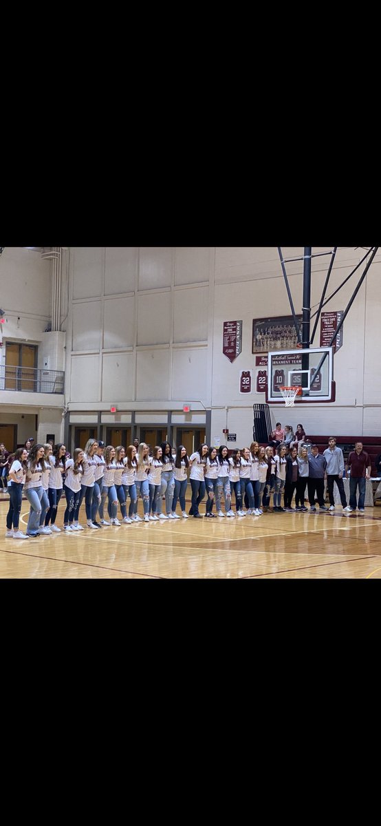“Swing into Spring” was a fun time tonight. This is a great group of girls. And we can’t wait to see them hit the dirt!! 🥎🥎 <a href="/JessieBegley2/">Jessie Begley</a> @PulaskiSoftbal <a href="/WKUSoftball/">WKU Softball</a> <a href="/EKU_Softball/">EKU Softball</a> <a href="/goodin_emily/">Emily Goodin</a> <a href="/IndianaSB/">Indiana Softball</a> <a href="/Avedavis01/">Avery Davis</a> <a href="/ChloeACarroll26/">Chloe Carroll</a> <a href="/shelbi_sellers/">Shelbi Sellers</a> <a href="/kyperiowill/">Will Carroll</a>
