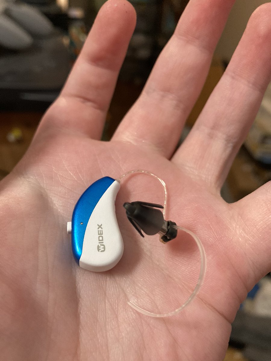 laura case ☘️ tweet media