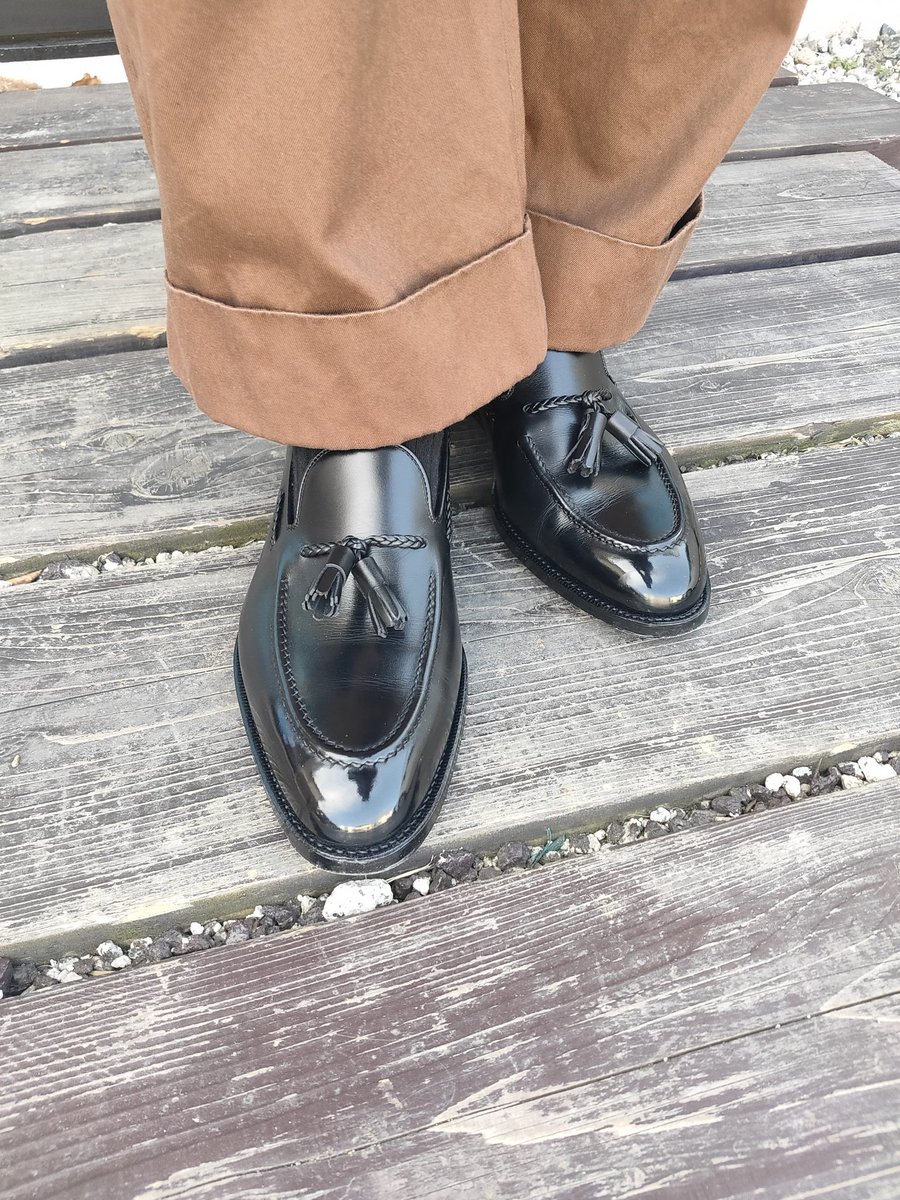 journey_iizuka's tweet photo. ワイドパンツの締めにタッセル👞
#三陽山長 #KutsuReco https://t.co/AAuZka8qGt