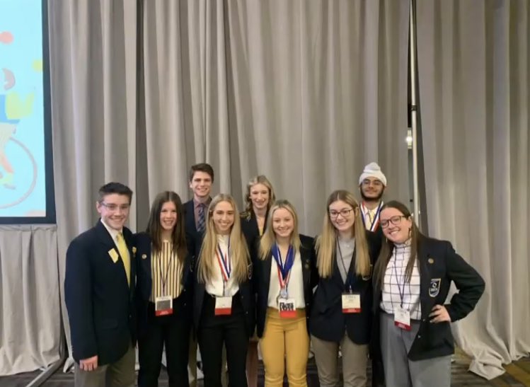 Hey <a href="/IndianaDECA/">Indiana DECA</a> !! Meet your new Indiana DECA State Officer Team!! <a href="/the_drayster/">Dray Caldwell</a> @YorktownDECA #Team77 #SCDC2022 #MaximizeYourMomentum