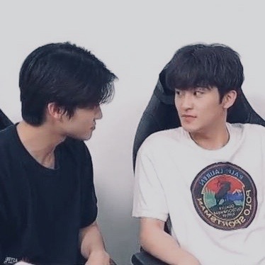 enctxtAU's tweet photo. [ tentang mahen dan nana ]
dan dunia mereka yang sempit tapi tak bertemu

—sebuah au lokal tentang #markmin

sibuk kuliah, sibuk himpunan, sibuk klub. sibuk terus sampai 4 tahun kuliah baru lihat wajah semanis dia. inikah cinta pandangan pertama?

#mahenana bagian dari @enctxtAU https://t.co/khvL3YZSr7