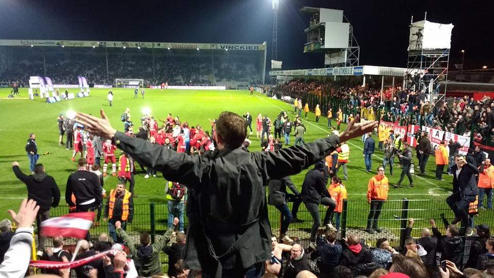 HansRedMagic's tweet photo. 5 jaar kampioeneuh! 5 jaar helden! 5 jaar Roeselare kan ni mee. https://t.co/AXtbomIKUr