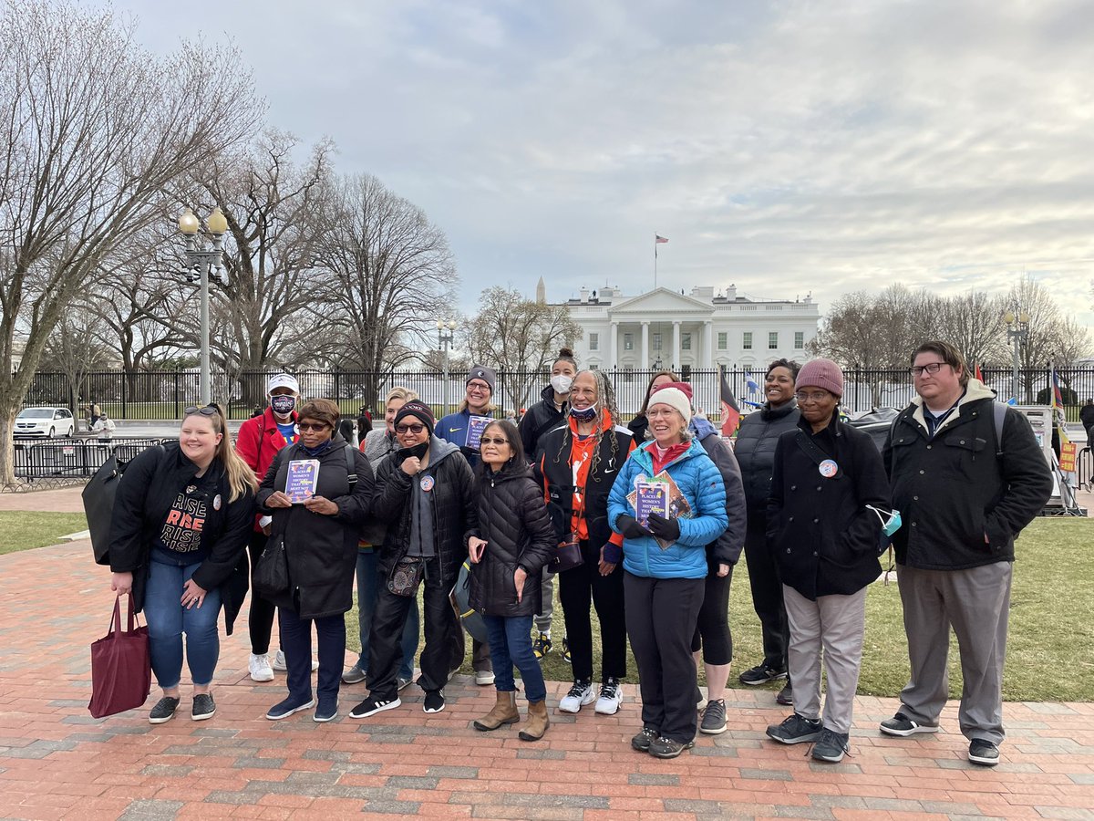 atourofherown's tweet photo. TOHO was thrilled to host the #WashingtonMystics organization today on a women's history walking tour! We traveled down Pennsylvania Avenue highlighting sites and stories from our book 111 Places in Women's History. 🎉 DC was and still is a city of opportunity for women! #tohodc https://t.co/Ng9jxeLGpM