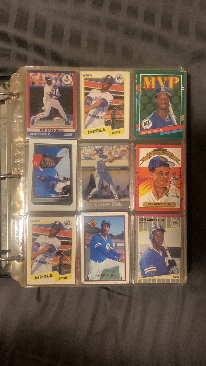 SneakerHeadDad's tweet photo. #TheHobby #ThrowBackThursday #90sCollection Young Me is always so hyped to open this up and look at some of them. 🔥🔥 https://t.co/LoAq29rhEp