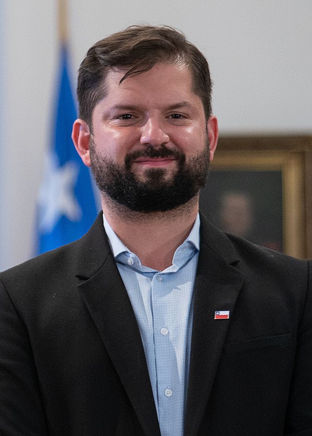 En unas horas más asume el presidente más joven del mundo ,cargando en su mochila los sueños de millones de chilenos que le confiaron su voto.En este camino verde y arduo esperamos se unan todos los que quieran una sociedad más justa e igualitaria!!!#BoricPresidenteDeChile