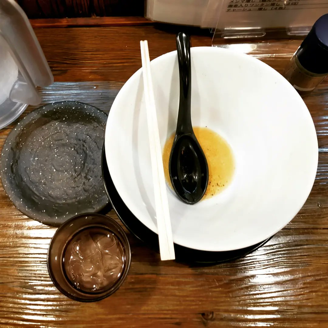 ike3desu4's tweet photo. #特製醤油らーめん 🍜
(清湯+魚介系)
#海老入りワンタン 増し
😋👍😋👍
コレ🍜が食べたくて…やって来ましたよ🙋
(前回は清湯100%)
ワンタン、チャーシュー😋👍
別皿の #鹿児島県産ロースチャーシュー
めちゃ旨し😋👍
やっちまうよね全汁寸前😅
#金彩 #KinIro
https://t.co/DFjiNZoUcK https://t.co/LvBukegnr1