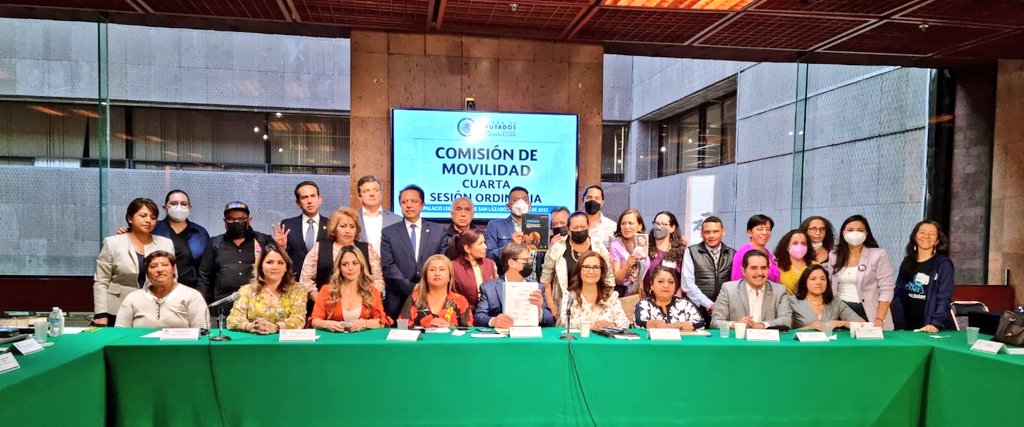 LizethMejorada's tweet photo. 🎆¡Por fin!🎆 HOY se aprobó en la Comisión de Movilidad la Ley de Movilidad y Seguridad Vial.

Ahora pasa a pleno, estamos súper cerca. Gracias a todas las personas que han hecho posible esto 🙏 #ManuVive🌿 https://t.co/d4IpABOOIQ