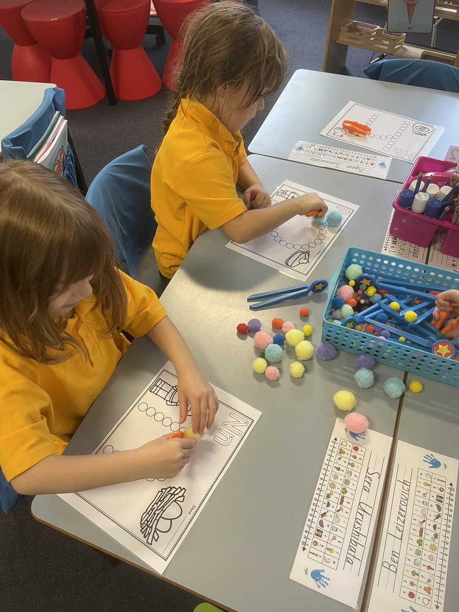 KENSINGTONPS's tweet photo. #KL practicing our fine motor skills on a Friday afternoon! #FineMotorFriday #KPS #LoveWhereYouLearn https://t.co/36mNawDjlk