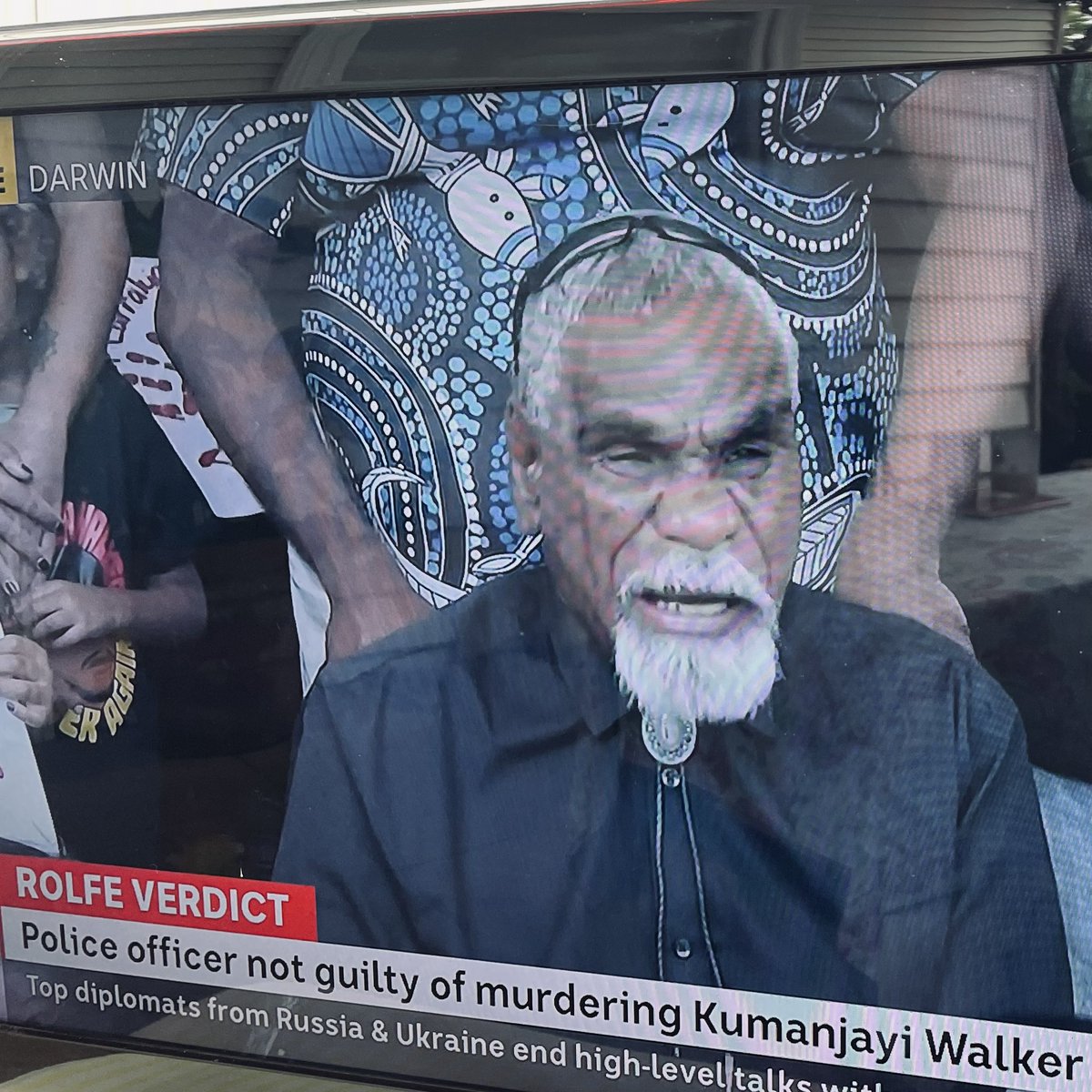 ‘No guns! No guns!! In remote communities.’ #justiceforwalker for Kumanjayi Walker. No more black deaths! The anger is palpable. Rightly so.