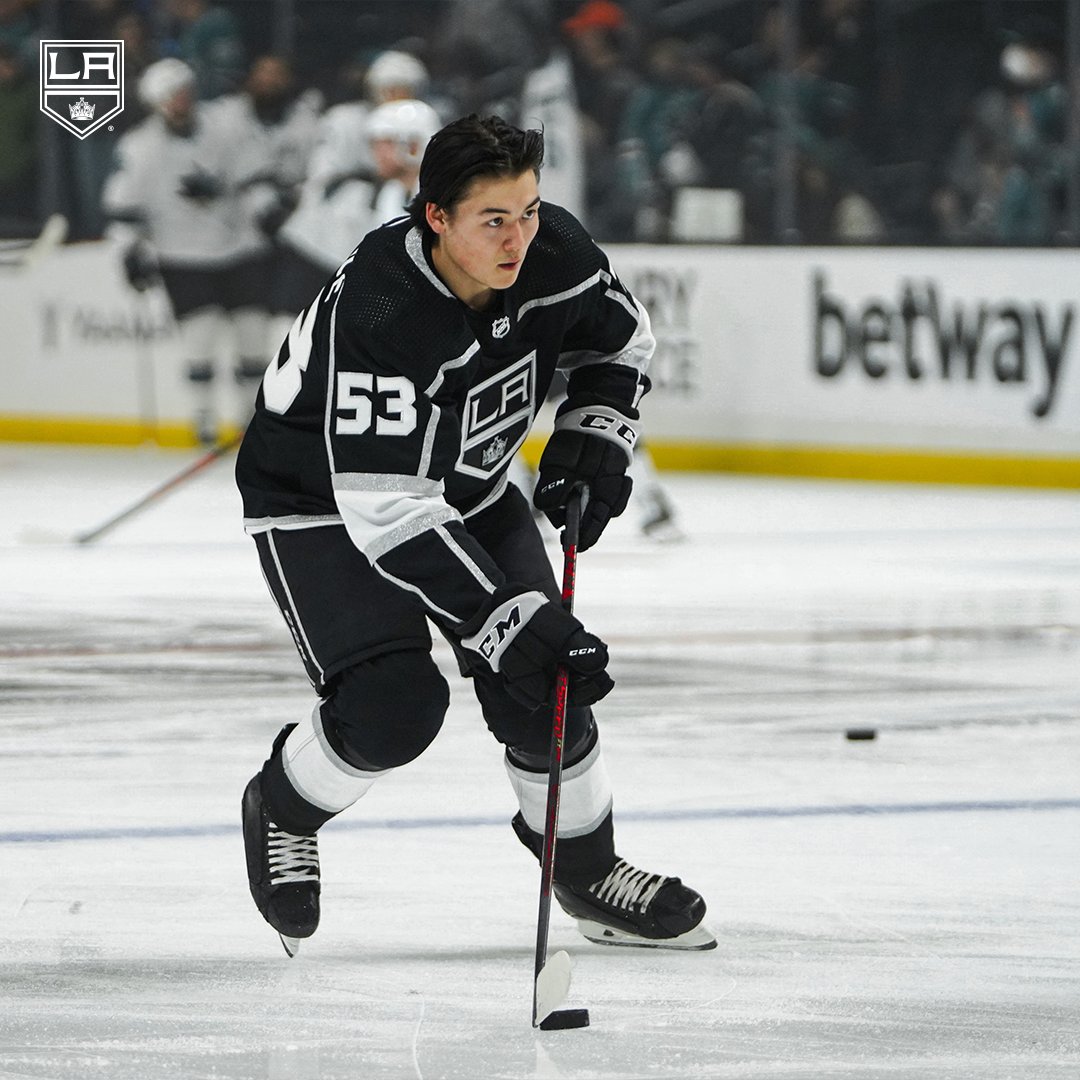 Jordan Spence is making history tonight as the first skater with Japanese citizenship AND the first Australian-born player to play in the NHL. 👏