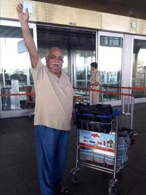 REAL___HINDUVT's tweet photo. इसका कुछ पता है, क्या कहि चाँद के पार तो नही चला गया https://t.co/EK5cmnCLJ7