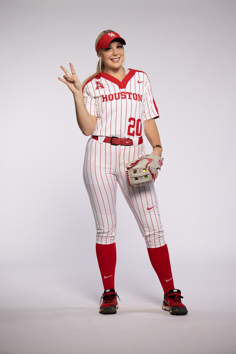 UHCougarSB's tweet photo. Hannah Todd is one of nine pitchers in UH history to throw at least 9.0 innings! 

#GoCoogs https://t.co/B1pPVV0S7W