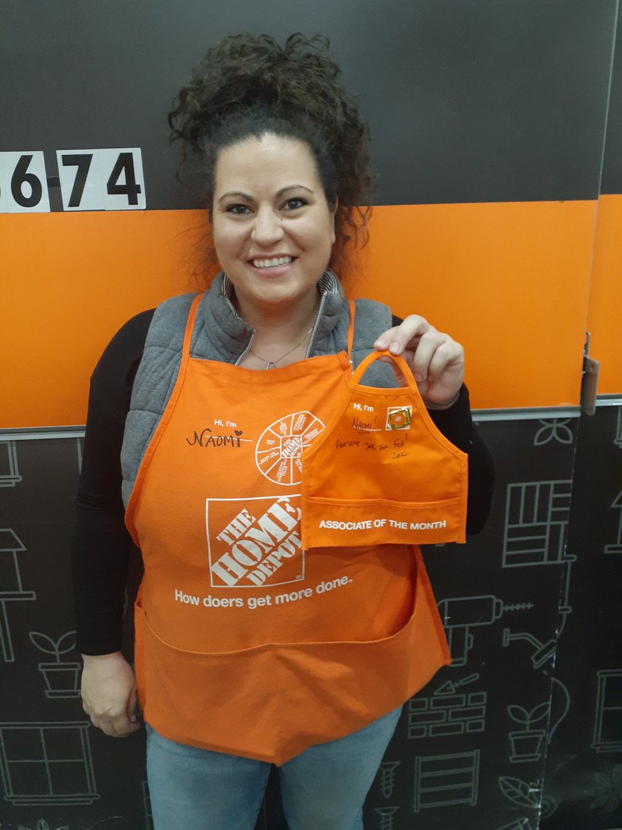 Big Apples 🍎 to Naomi for being named February Service Desk Associate of the Month @HDsouthportIN ! You rock! @BPlantenberg @JoeMr_Oz