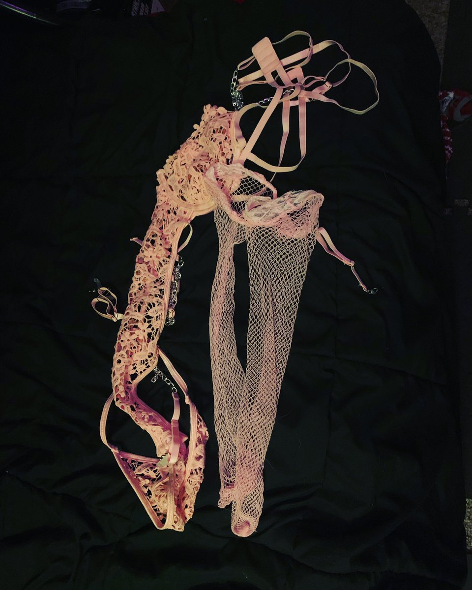 MayeAndZ's tweet photo. Clothes all laid out for tomorrow…
#lingerie #femboy #malesubmissive https://t.co/lB9G7ftlvR