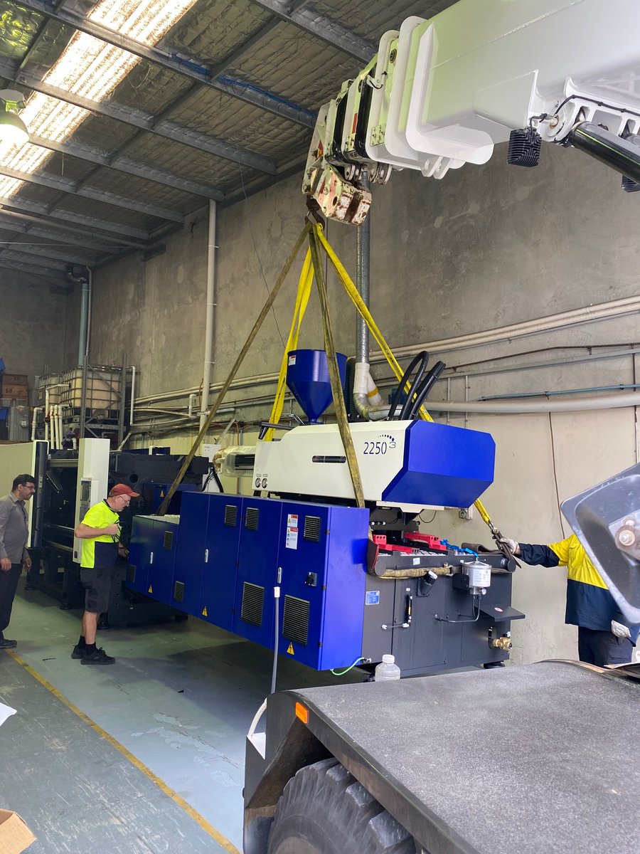 RedflowLimited's tweet photo. The team at @Redflow are very excited about the new injection molding machine that arrived today.
​
​This new machine will now allow us to undertake rapid prototyping and small scale production.
​
​#redflow #zincbromine #flowbattery #energystoragesolution https://t.co/P6G02Urg9h