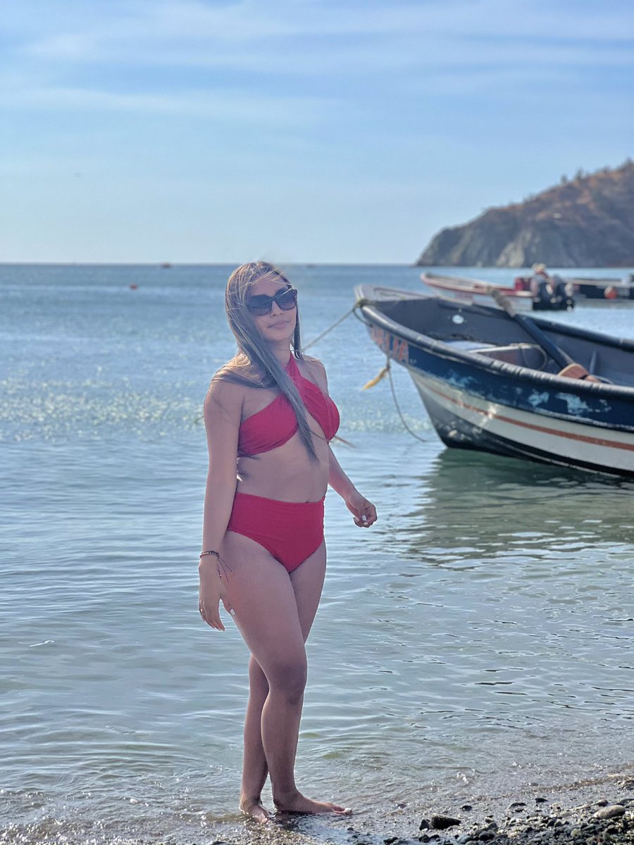 VanyPua's tweet photo. Con kilos de más y amor propio de sobra💕☀️ #Mis25 https://t.co/10UhvLE7gb