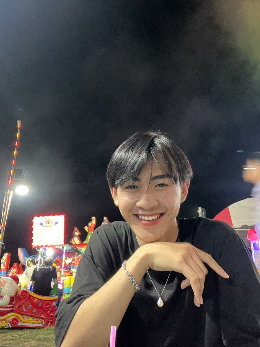Yotee3014's tweet photo. ຍິ້ມມມມມມມ ມື້ແລງຕັ້ງຫລັກ5555 https://t.co/zhMXZiSu3P