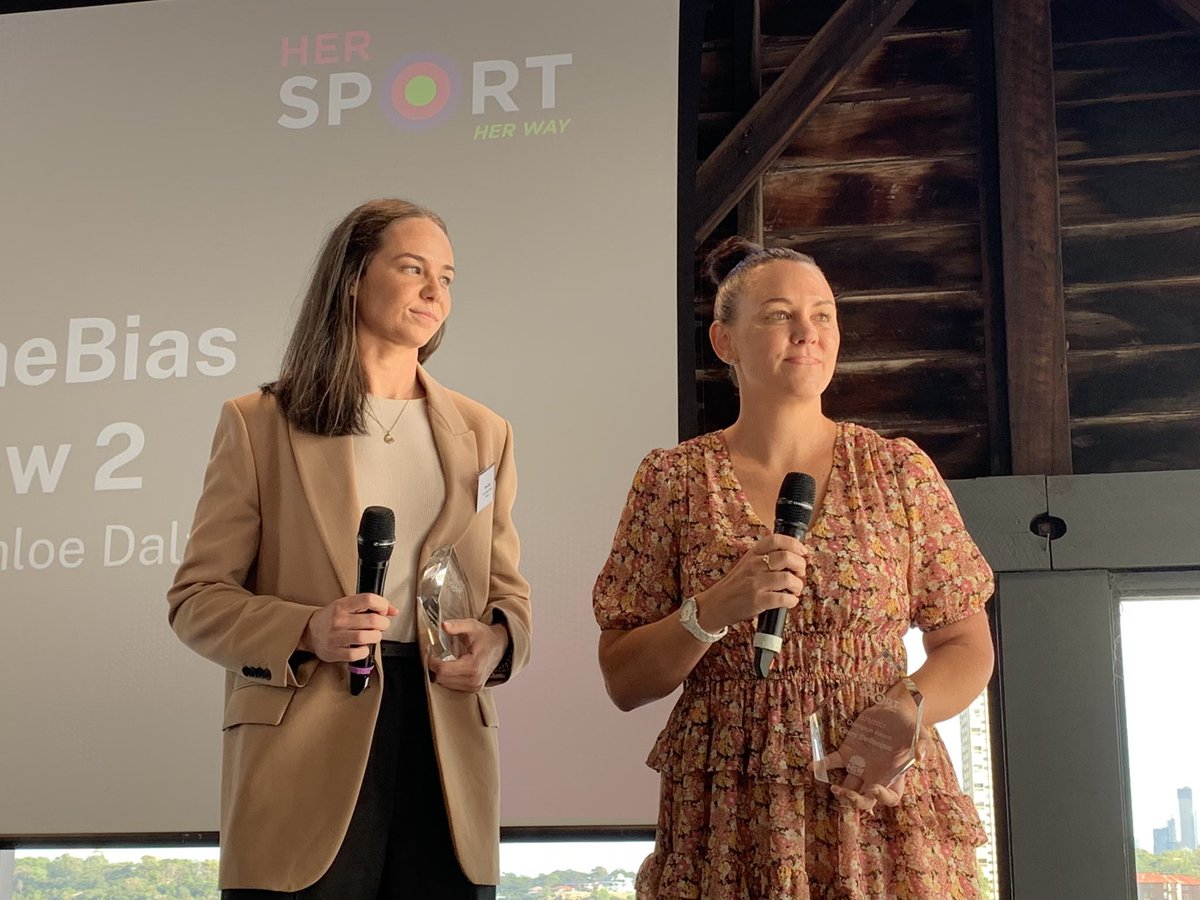 Congratulations to @ChloeDalton7s for receiving the Champion Award at the Her Sport Her Way Awards this morning alongside @caseydellacqua 🧡