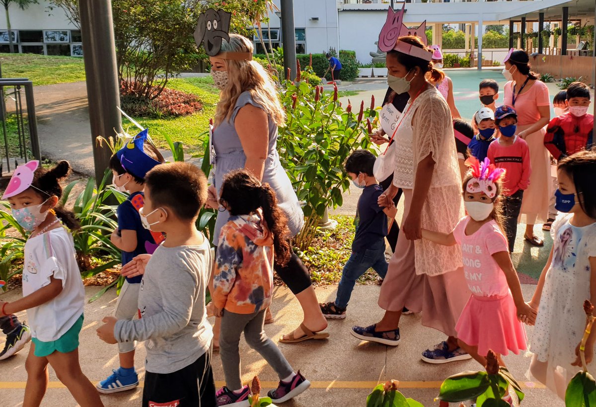 fordlizj's tweet photo. Everybody loves the annual character parade! Things feel as if they are returning to normal @ISPPCambodia
#ISPPreads #BookWeek @szyberger @BonnieJensen4 @SRoedemeier https://t.co/4w6rSliatK