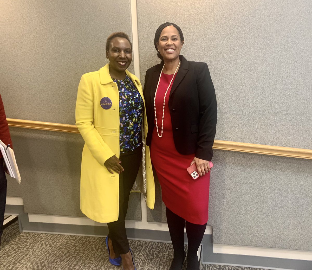 Vivian4StateRep's tweet photo. Caucusing in the @Chelmsford_MA at the @ChelmsfordPD Training room, with candidates for statewide and local office. #mapoli #StateRep #14thMiddlesex https://t.co/zzvInaRUQZ