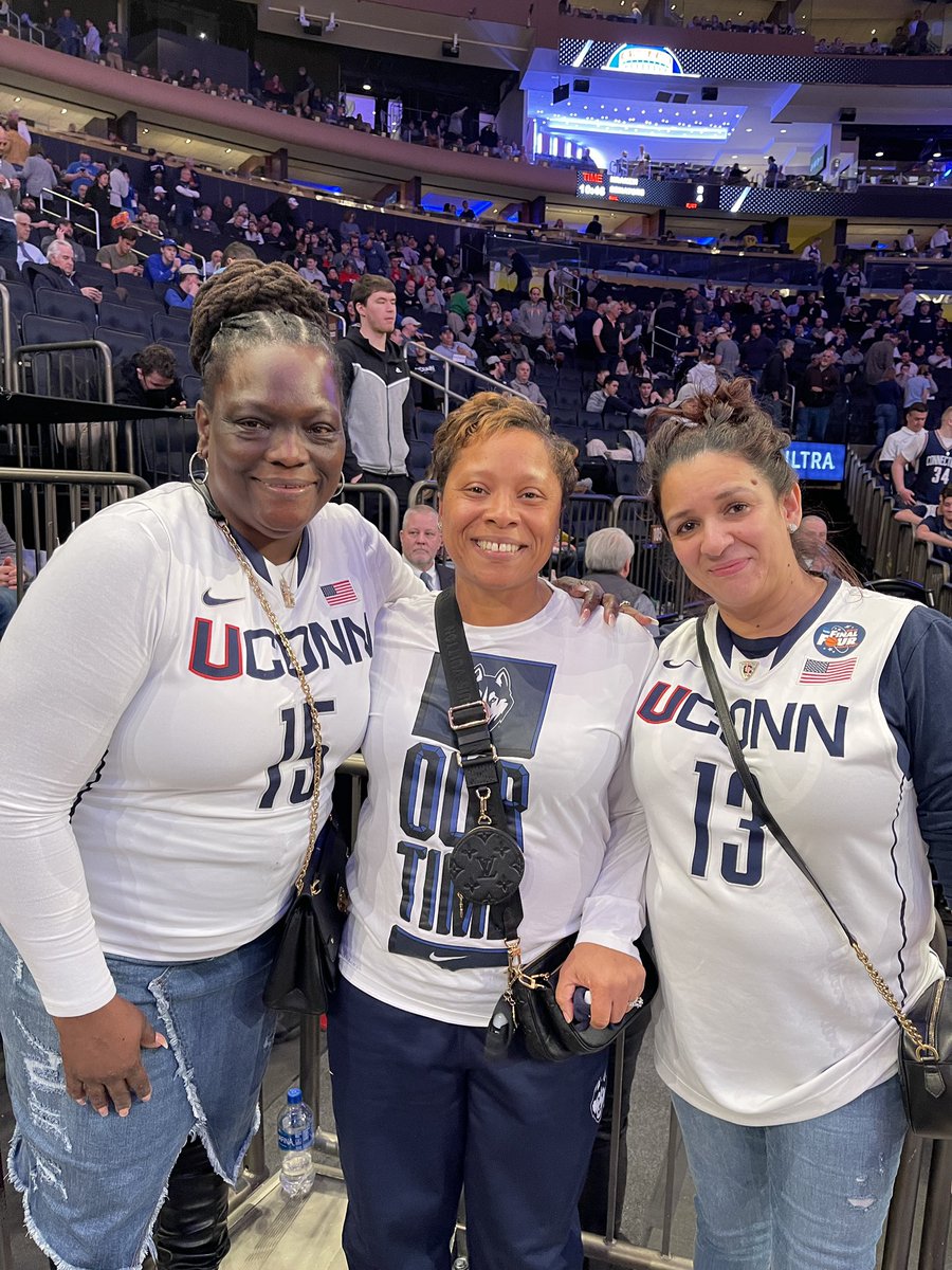 veceern's tweet photo. #uconntwitternation I got it!❤️…Thank you to the legendary UCONN moms @KembaWalker @ShabazzNapier @UConnMBB https://t.co/WO6zde0NZt