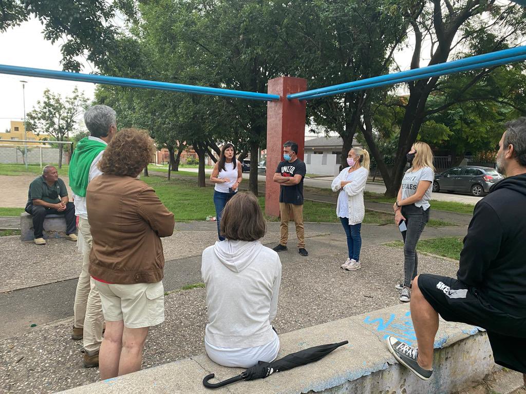 belenadan07's tweet photo. Ayer acompañé a la concejala @TerreEugenia a reunirse con El Centro Vecinal los vecinos de Granja de Funes, cuando hay vocación de servicio y un compromiso asumido siempre las necesidades de los vecinos son prioritarias #escucha #compromiso #valores https://t.co/9KPAbOQ8T2
