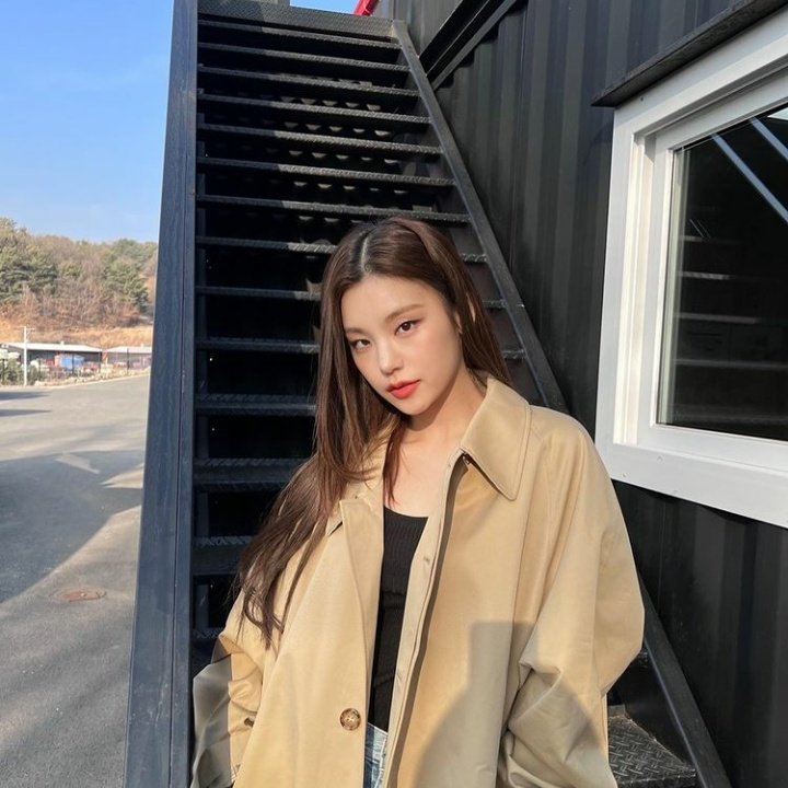 ryu_iveland's tweet photo. ITZY IG UPDATE 

https://t.co/RS2424LFhi https://t.co/l9yAkwDx7n